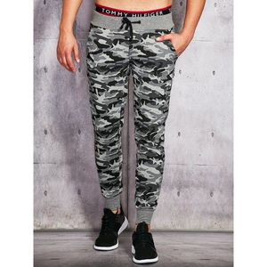 Men´s gray sweatpants with a military pattern vyobraziť