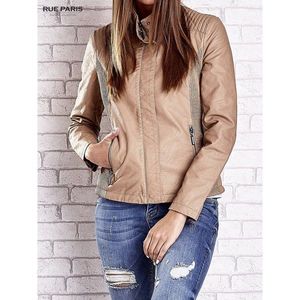 Ladies´ beige leather biker jacket with stitching on the shoulders vyobraziť