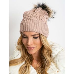 Cap with a braid weave and a fur pompom, dirty pink vyobraziť