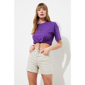 Trendyol Purple Printed Ruffled Crop Knitted T-Shirt vyobraziť