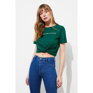 Trendyol Semi-Fitted Knitted T-Shirt WITH Dark Green Embroidery vyobraziť