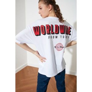 Trendyol White Boyfriend Front and Back Printed Knitted T-Shirt vyobraziť