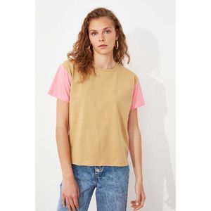Trendyol Camel Color Block Semifitted Knitted T-Shirt vyobraziť