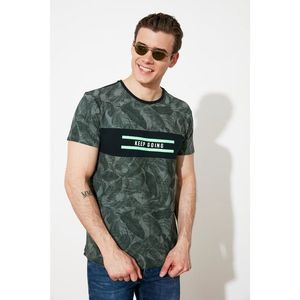 Trendyol Green Men's Regular Fit Crew Neck Short Sleeve T-Shirt vyobraziť