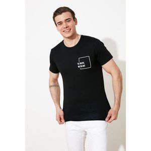 Trendyol Black Men's Regular Fit Crew Neck Short Sleeve Printed T-Shirt vyobraziť