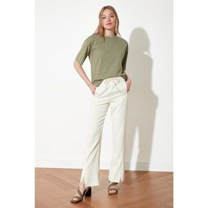 Trendyol Loose Knitted T-Shirt WITH Khaki Embroidery vyobraziť