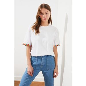 Trendyol Boyfriend Knitted T-Shirt WITH White Tassel Detail vyobraziť