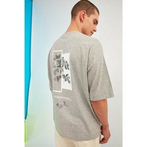 Trendyol Grey Male Oversize Bike Collar Printed Short Sleeve T-Shirt vyobraziť