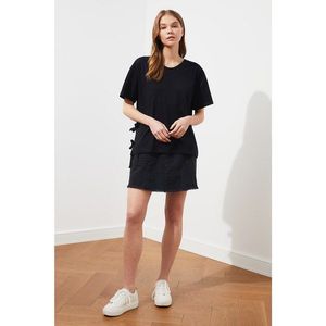 Trendyol Asymmetrical Knitted T-Shirt WITH Black Binding Detail vyobraziť