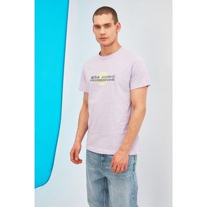 Trendyol Lila Men's Regular Fit Bike Collar Short Sleeve Printed T-Shirt vyobraziť