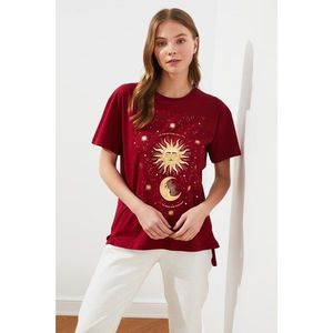 Trendyol Burgundy Printed Asymmetrical Knitted T-Shirt vyobraziť