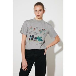 Trendyol Gray Basic Right Collar Printed Knitted T-Shirt vyobraziť