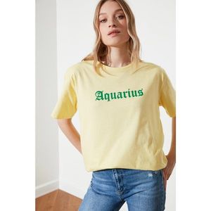Trendyol Yellow Aquarius Printed Boyfriend Knitted T-Shirt vyobraziť