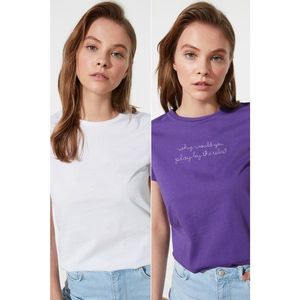 Trendyol Purple and White Embroidered and Flat 2 Pack Basic Bicycle Collar Knitted T-Shirt vyobraziť