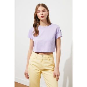 Trendyol Lila Embroidered Crop Knitted T-Shirt vyobraziť