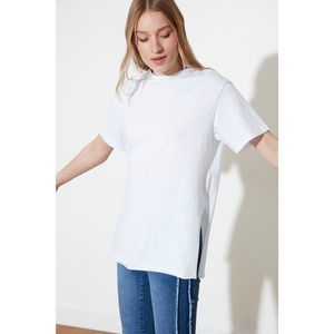 Trendyol Boyfriend Knitted T-Shirt WITH White Back Embroidery vyobraziť