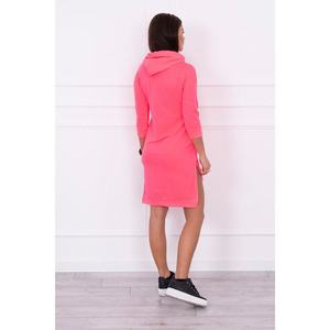 Dress with longer back and colorful print pink neon vyobraziť