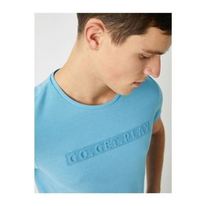 Koton Men's Blue Embossed Short Sleeve T-Shirt vyobraziť