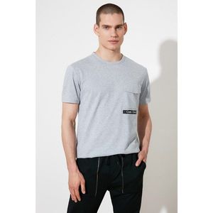 Trendyol Gray Men's Regular Fit Short Sleeve Pocket Detailed T-Shirt vyobraziť