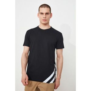 Trendyol Black Men's Regular Fit Short Sleeve Reflector Printed T-Shirt vyobraziť