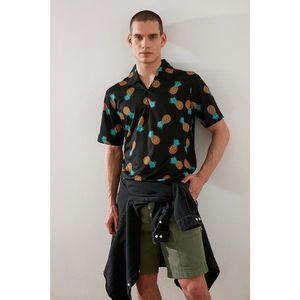 Trendyol Black Men's Regular Fit Feature Printed Short Sleeve Polo Neck T-shirt vyobraziť