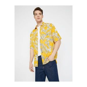 Koton Men's Yellow Classic Collar Short Sleeve Pocket Detailed Shirt vyobraziť