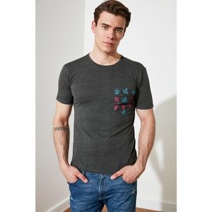 Trendyol Anthracite Men's Regular Fit Crew Neck Short Sleeve T-Shirt with Pocket vyobraziť