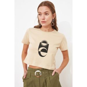 Trendyol Beige Printed Crop Knitted T-Shirt vyobraziť