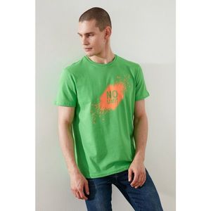 Trendyol Green Men's Slim Fit Slogan Printed Short Sleeve T-Shirt vyobraziť