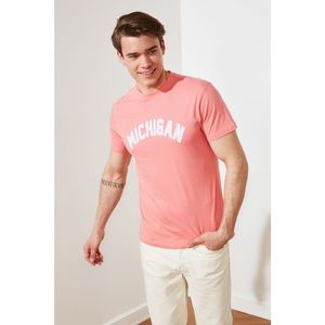 Trendyol Dried Rose Men's Regular Fit Crew Neck Short Sleeve Printed T-Shirt vyobraziť