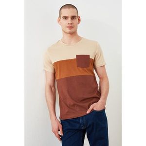 Trendyol Brown Male Slim Fit Bike Collar T-Shirt vyobraziť
