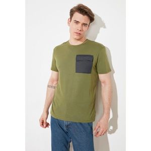 Trendyol Khaki Men's Regular Fit Short Sleeve Contrast Pocket vyobraziť