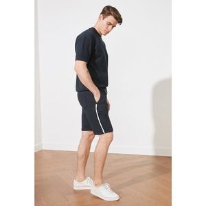 Trendyol Dark Navy Men's Regular Fit Shorts & Bermuda vyobraziť