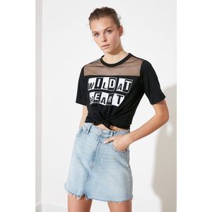 Trendyol Crop Knitted T-Shirt WITH Black Printed Binding Detail vyobraziť