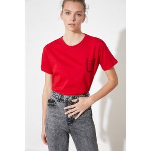 Trendyol Semi-Fitted Knitted T-Shirt WITH Red Print and Carioca StitchING vyobraziť
