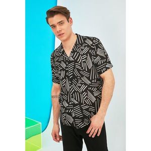 Trendyol Black Men's Relax Fit Apaş Collar Short Sleeve Geometric Shirt vyobraziť
