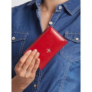 Red eco-leather wallet vyobraziť