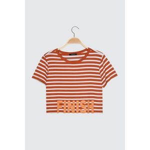 Trendyol Crop Knitted T-Shirt WITH Orange Slogan vyobraziť