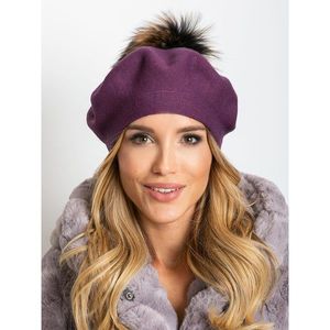 Purple beret with pompom vyobraziť