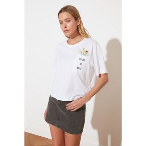 Trendyol Boyfriend Knitted T-Shirt WITH White Pocket DetailING vyobraziť