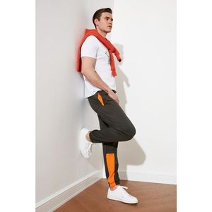 Trendyol Khaki Men's Regular Fit Paneled Sweatpants vyobraziť