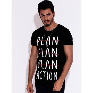 Men's black T-shirt with a motivational print vyobraziť