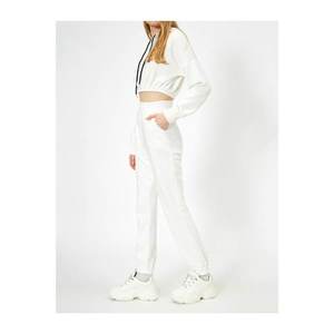 Koton Women's White Pocket Detail pants vyobraziť