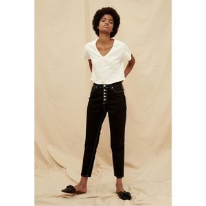 Trendyol Black Front Button Contrast Yarn High Waist 100% Organic Cotton Mom Jeans vyobraziť