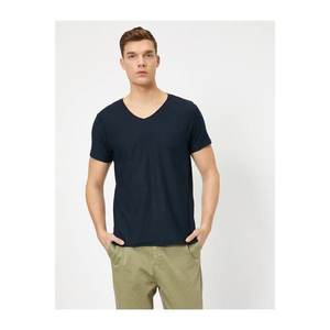 Koton Slim Fit Basic T-Shirt with Flamed V Neck Pocket vyobraziť