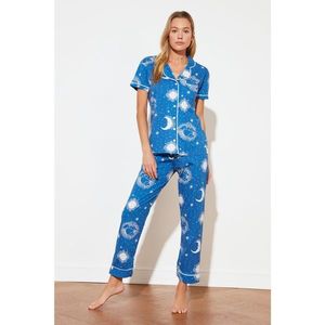Trendyol Blue Printed Knitted Pajamas Set vyobraziť