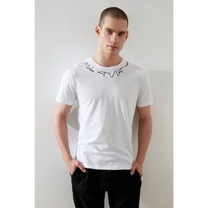 Trendyol White Men's Slim Fit Crew Neck Short Sleeve Embroidered T-Shirt vyobraziť
