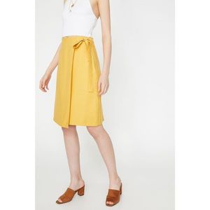 Koton Women's Yellow High Waist Midi Waist Bound Skirt vyobraziť