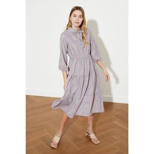 Trendyol Lila Collar Detailed Fabric Textured Dress vyobraziť