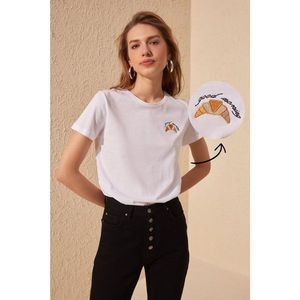 Dámske tričko Trendyol Embroidered vyobraziť